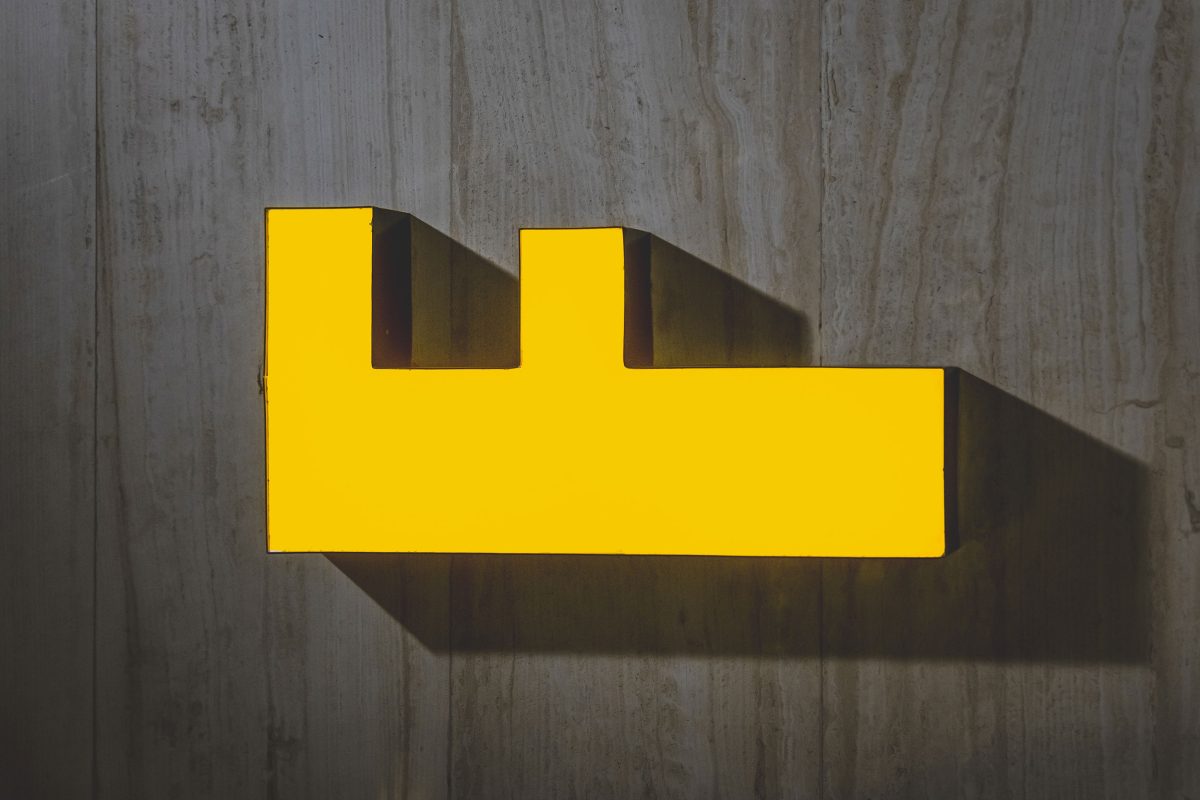 https://www.narrativo.it/wp-content/uploads/2023/09/corso-copywriting-lettera-f-gialla-verticale-1200x800.jpg